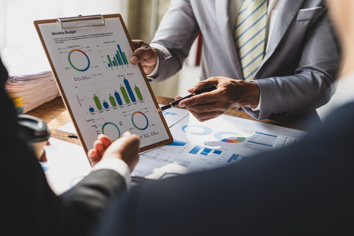 Measuring B2B influencer marketing impact through pipeline attribution and deal velocity